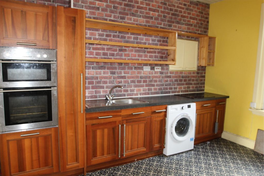 Property photo 3 of 8