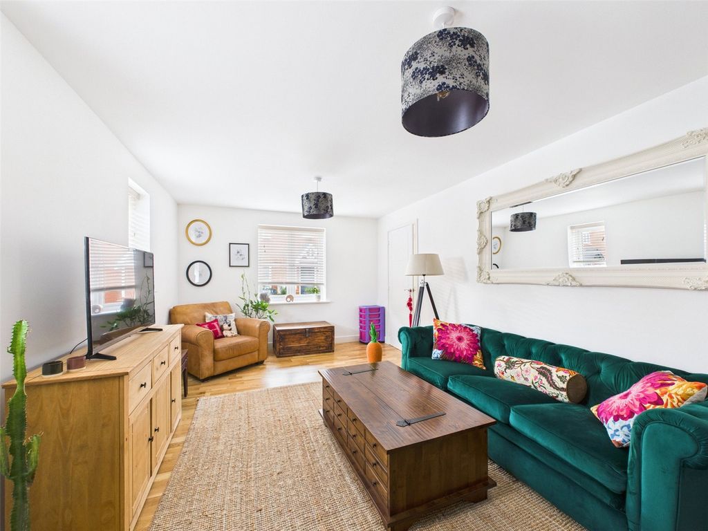 Property photo 2 of 22 Picture No. 15