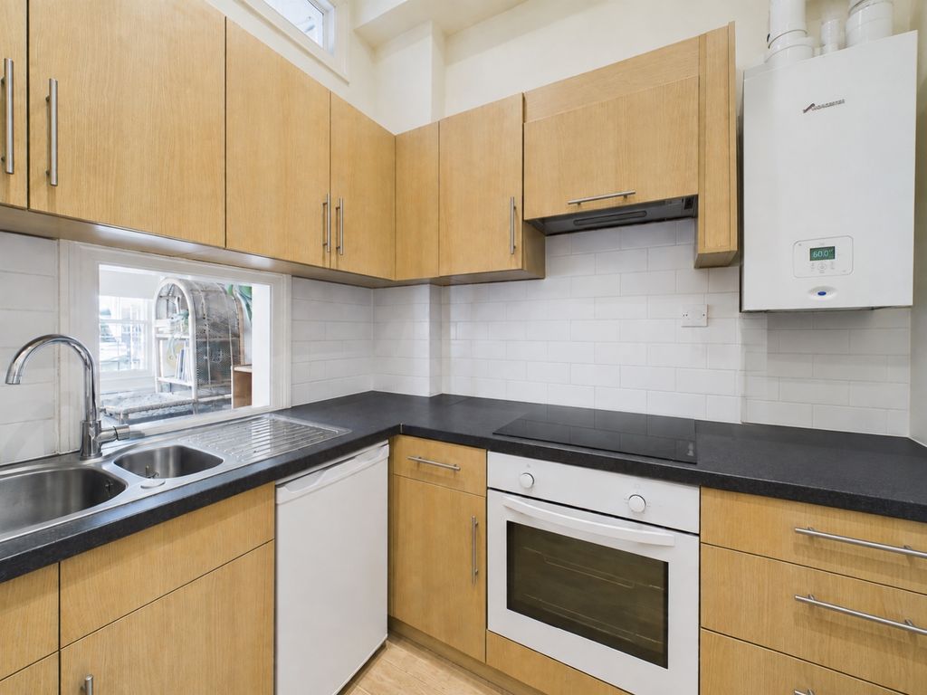 Property photo 3 of 7 Kitchen
