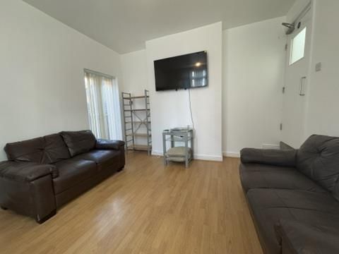 Property photo 2 of 27