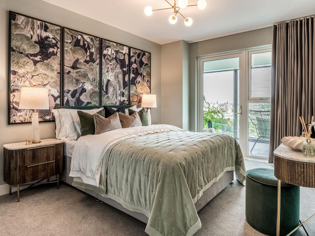 Property photo 3 of 14 Kew Bridge Rise, 2 Bedroom Show Home, Principal Bedroom