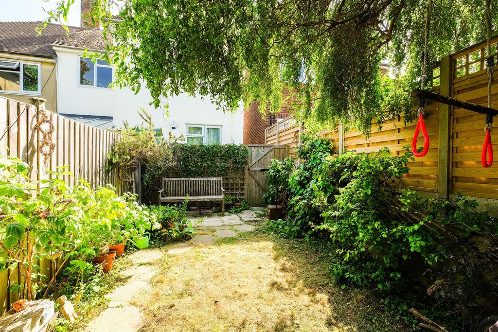 Property photo 1 of 19 71 Bryon Road-17.Jpg