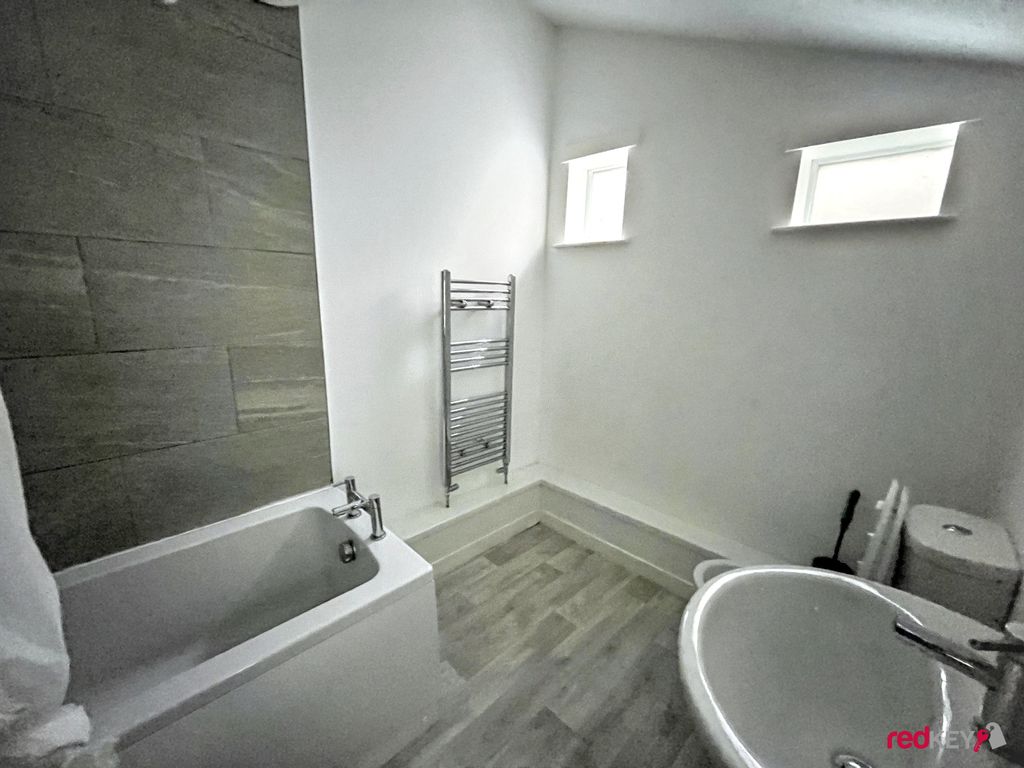 Property photo 3 of 8 Bathroom