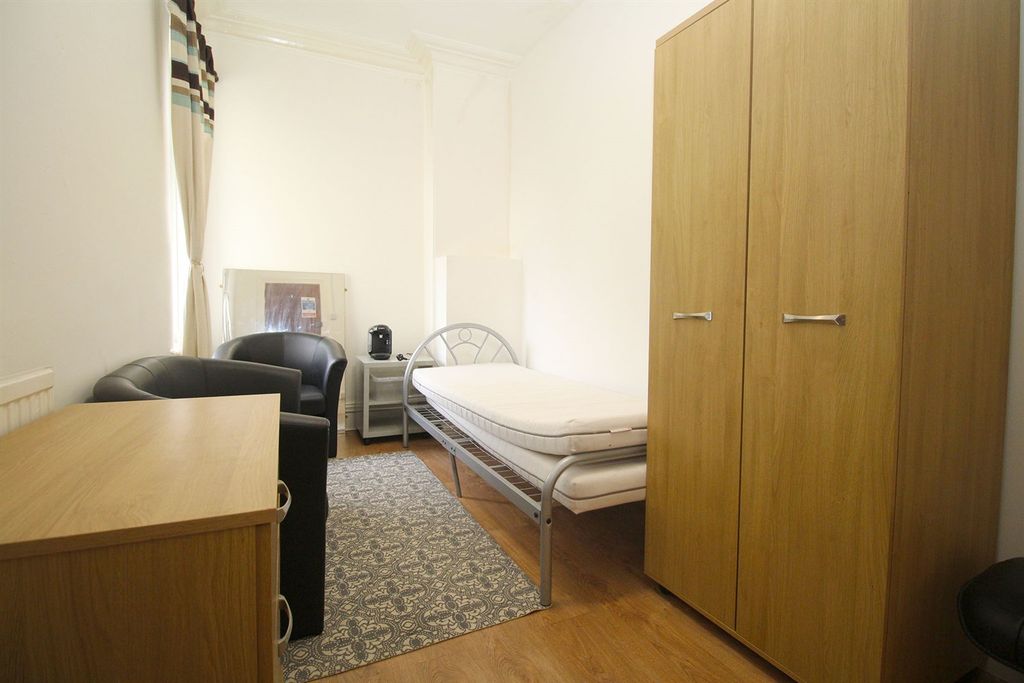 Property photo 1 of 14 Bedroom