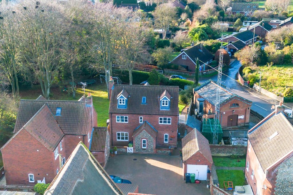 Property photo 3 of 34