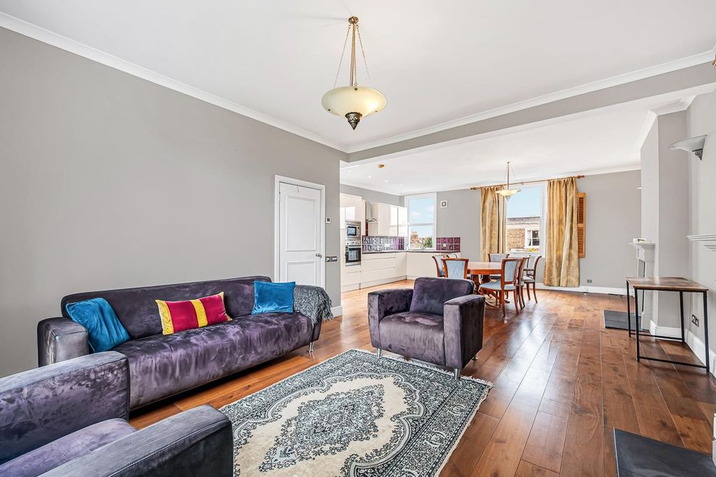 Property photo 3 of 11 Fff - 25 Boscombe Road-5.Jpg