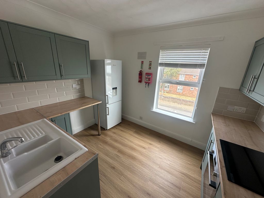 Property photo 2 of 6 Kitchen