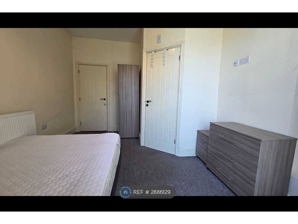 Property photo 3 of 8 Room 1