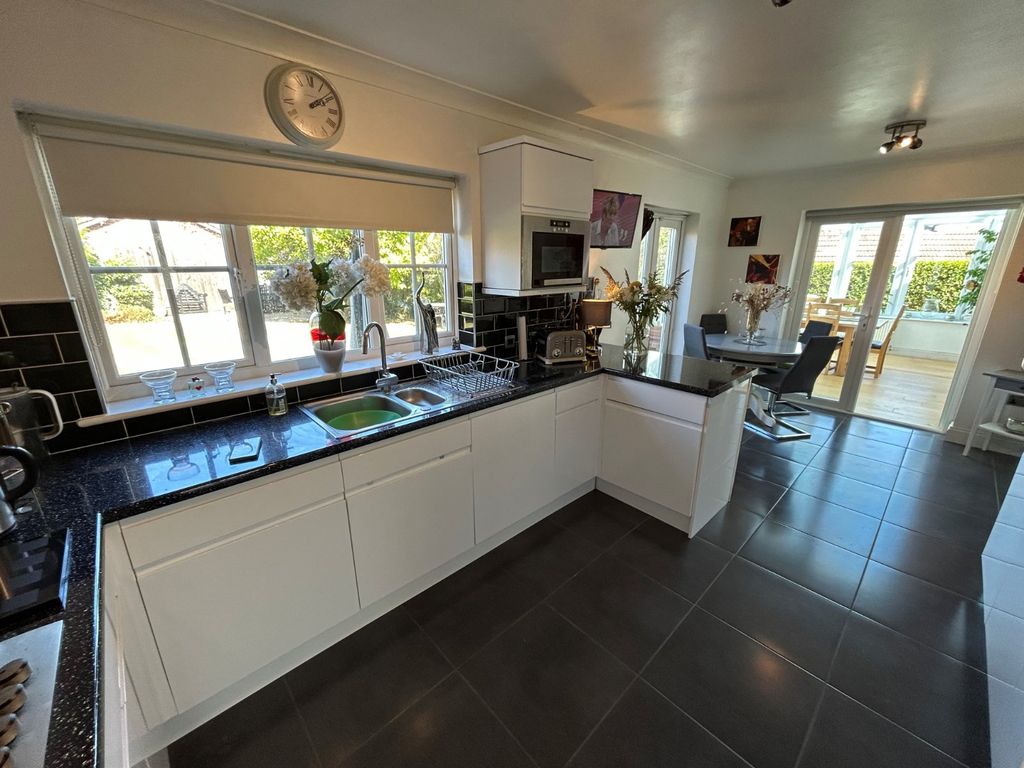 Property photo 2 of 15 Picture No. 14