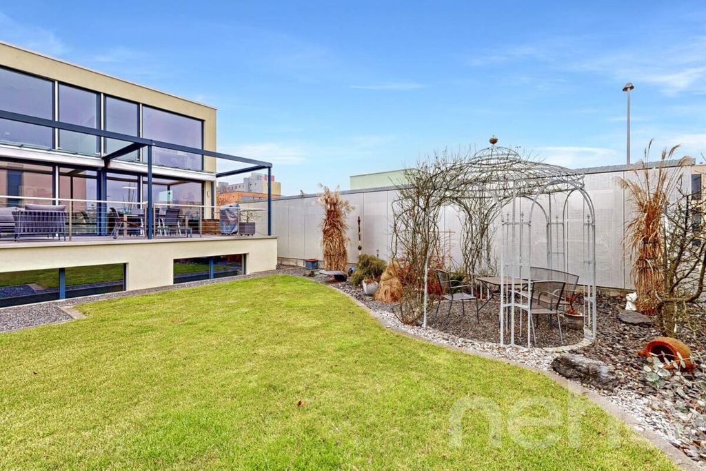 Property photo 3 of 12