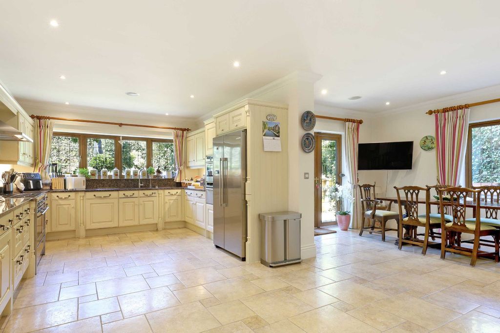 Property photo 2 of 26 Picture No. 12