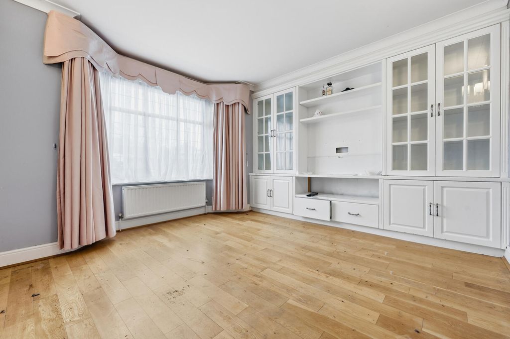 Property photo 2 of 20