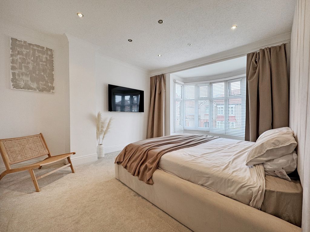 Property photo 3 of 37