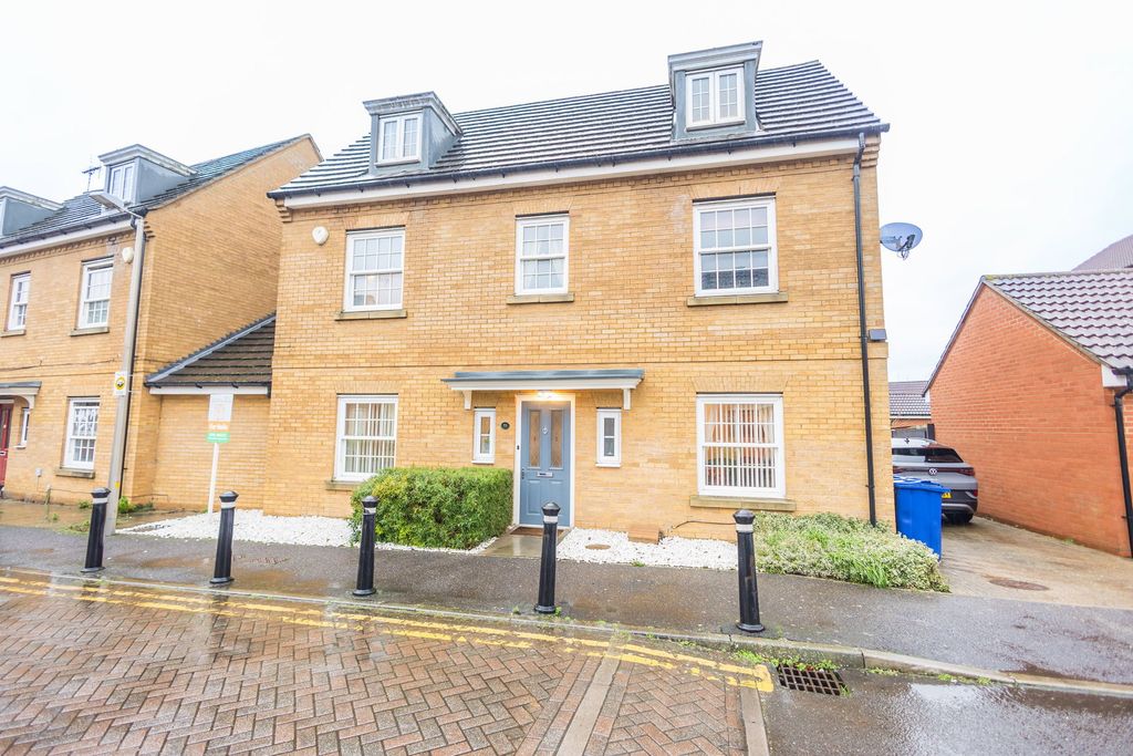 Property photo 2 of 32