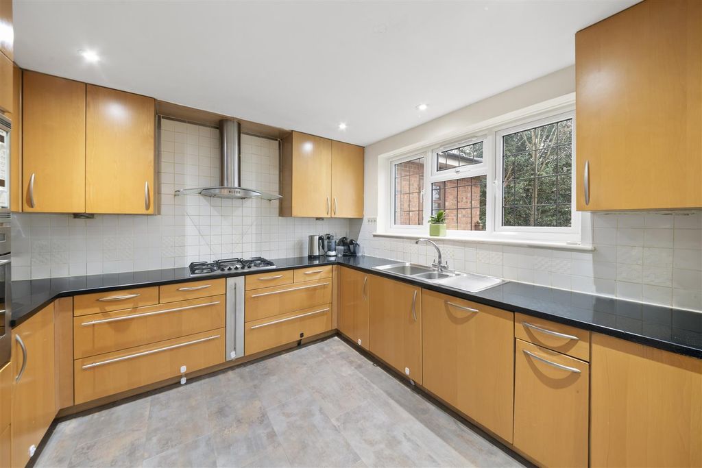 Property photo 3 of 23