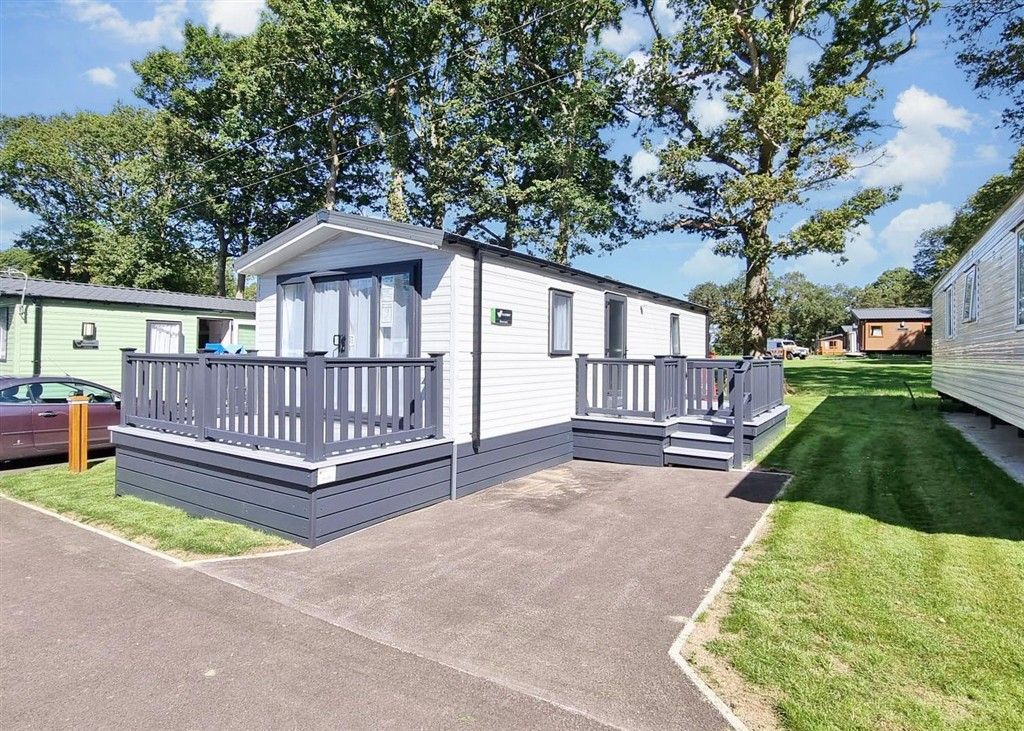 Property photo 2 of 7 Front