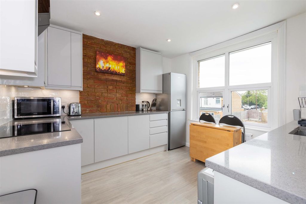 Property photo 3 of 10 32B Bower Way-5.Jpg