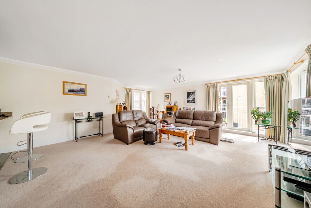 Property photo 2 of 11 Sitting Room