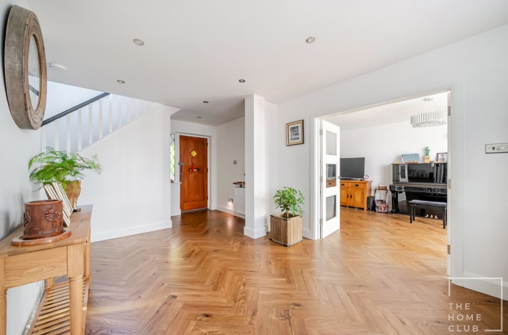 Property photo 3 of 24 2Df65F49-391A-487c-Bc05-Fa268Aeb45F1