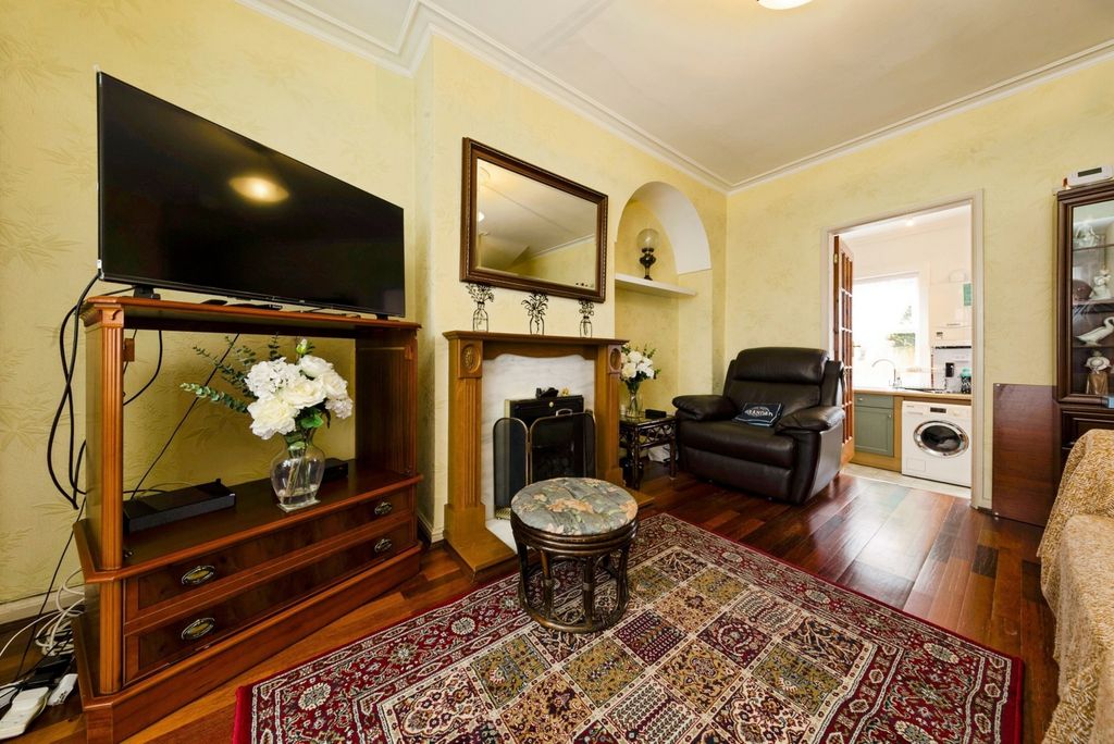 Property photo 3 of 17 Photo
