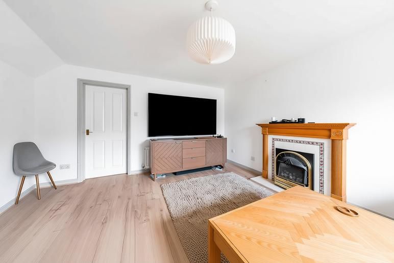 Property photo 3 of 18 Ed41E668-Fe91-4B8F-859d-56d9A77F9Bd0