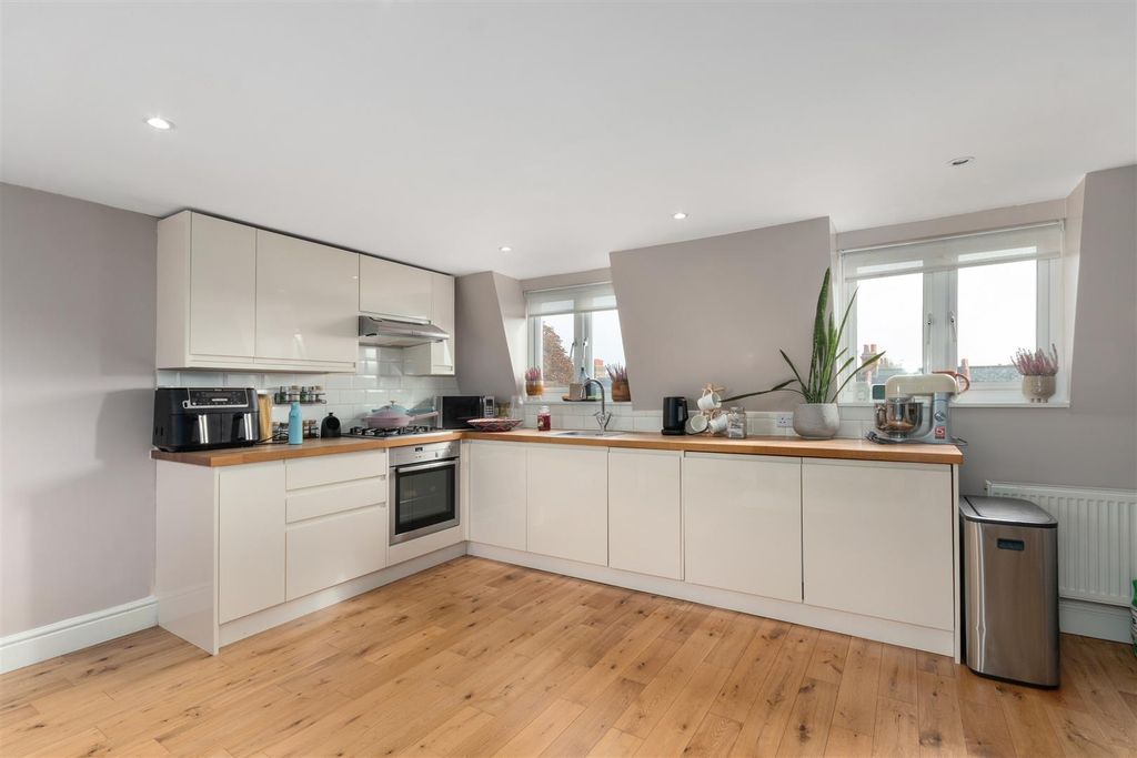 Property photo 2 of 10 Kitchen