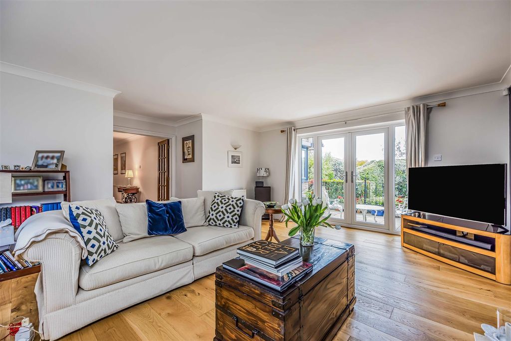 Property photo 3 of 27 Sitting Room