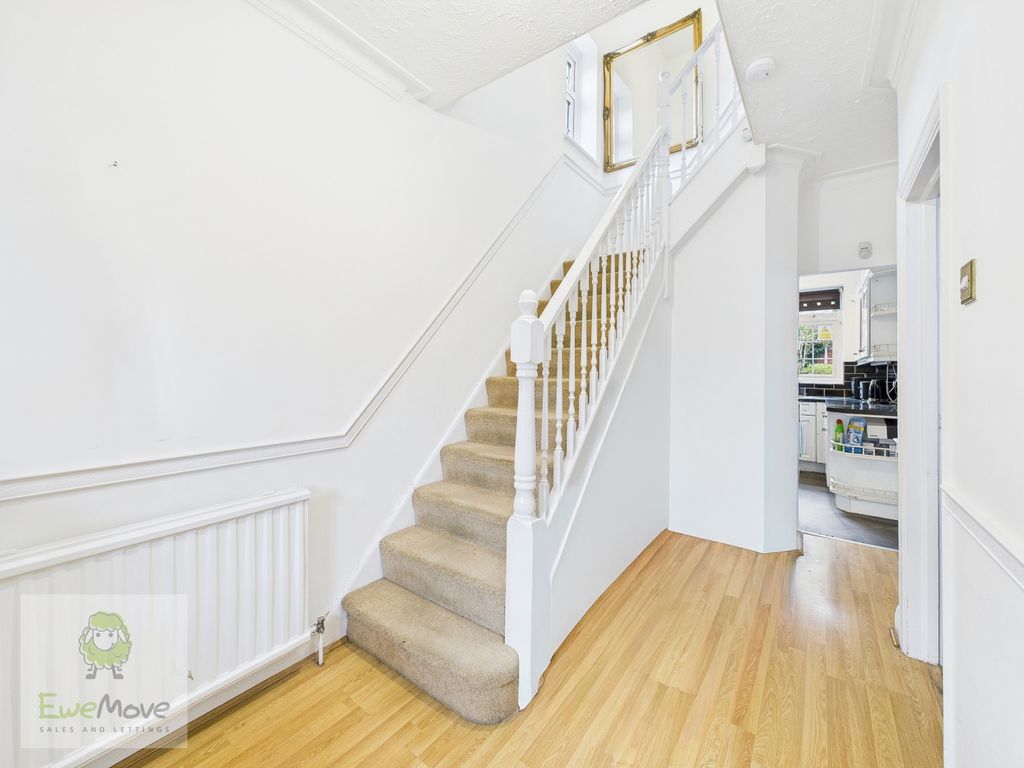 Property photo 2 of 18 Entrance Hall