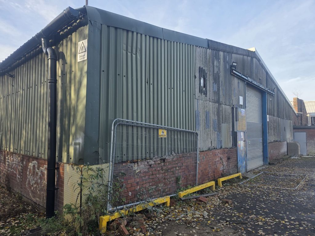 Property photo 2 of 17