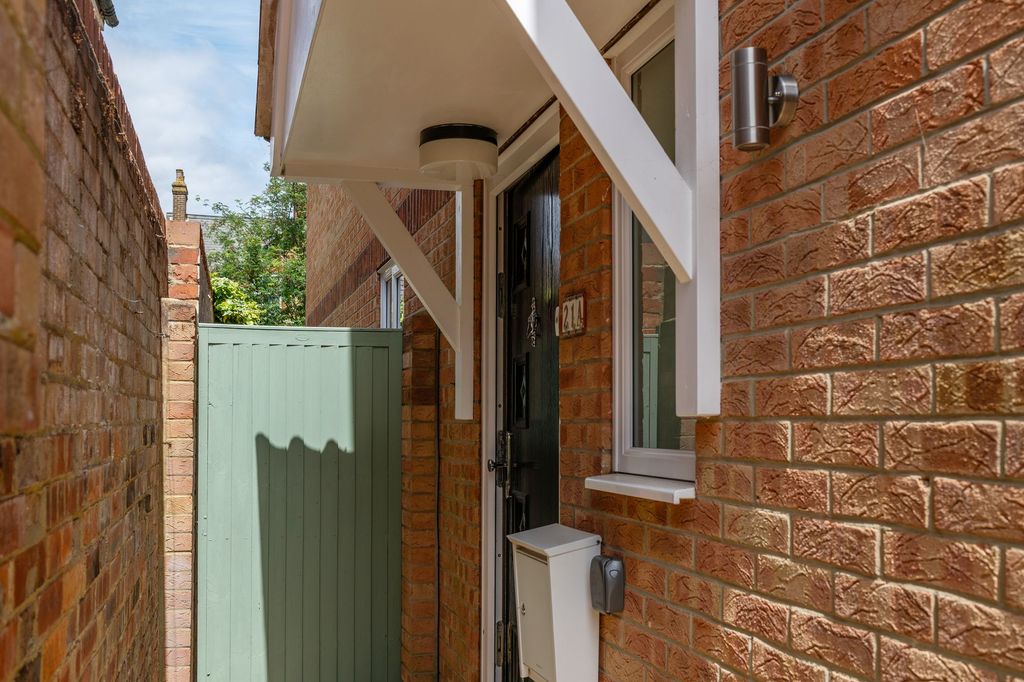 Property photo 3 of 27