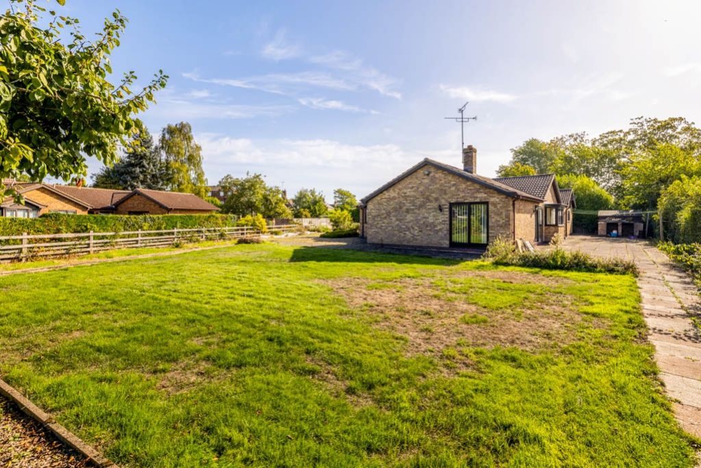 Property photo 3 of 33 8 Church Walk (Pinchbeck)-14