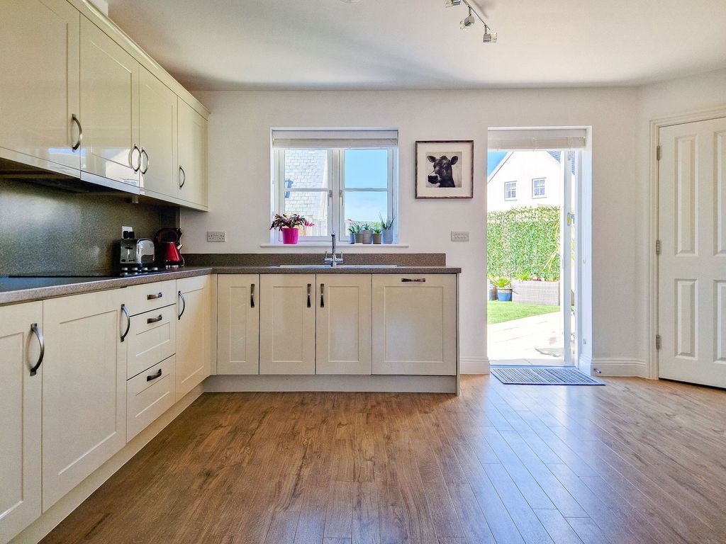 Property photo 2 of 33