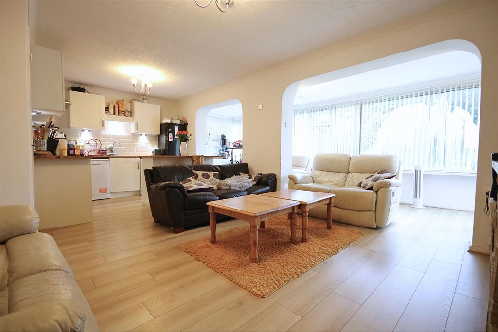 Property photo 2 of 15 liv1.2.Jpg