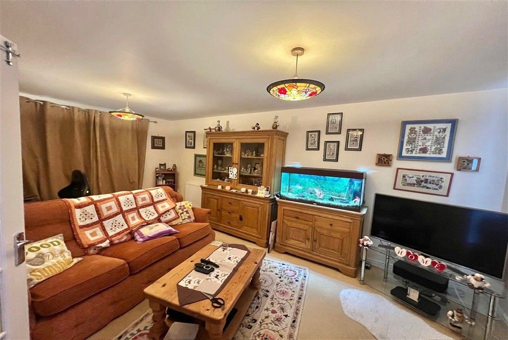 Property photo 2 of 9 Lounge