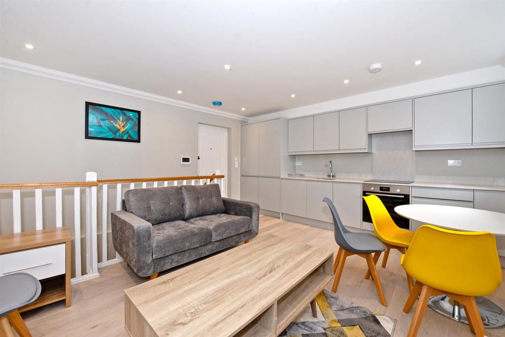 Property photo 2 of 7 2_St_Marks_House_2.Jpg