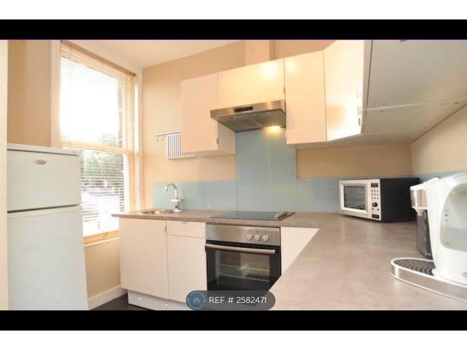 Property photo 2 of 6 Kitchen