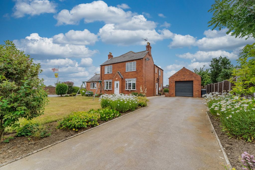 Property photo 2 of 39