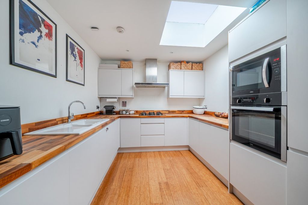 Property photo 2 of 15 Picture No. 04