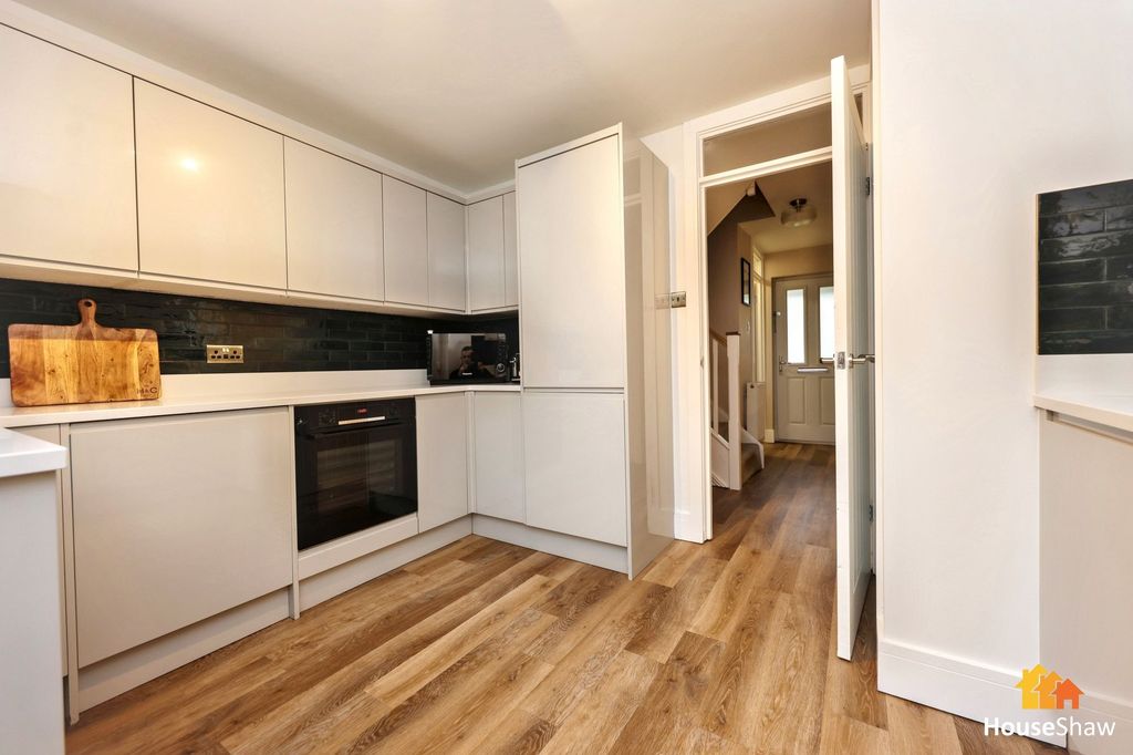 Property photo 2 of 25