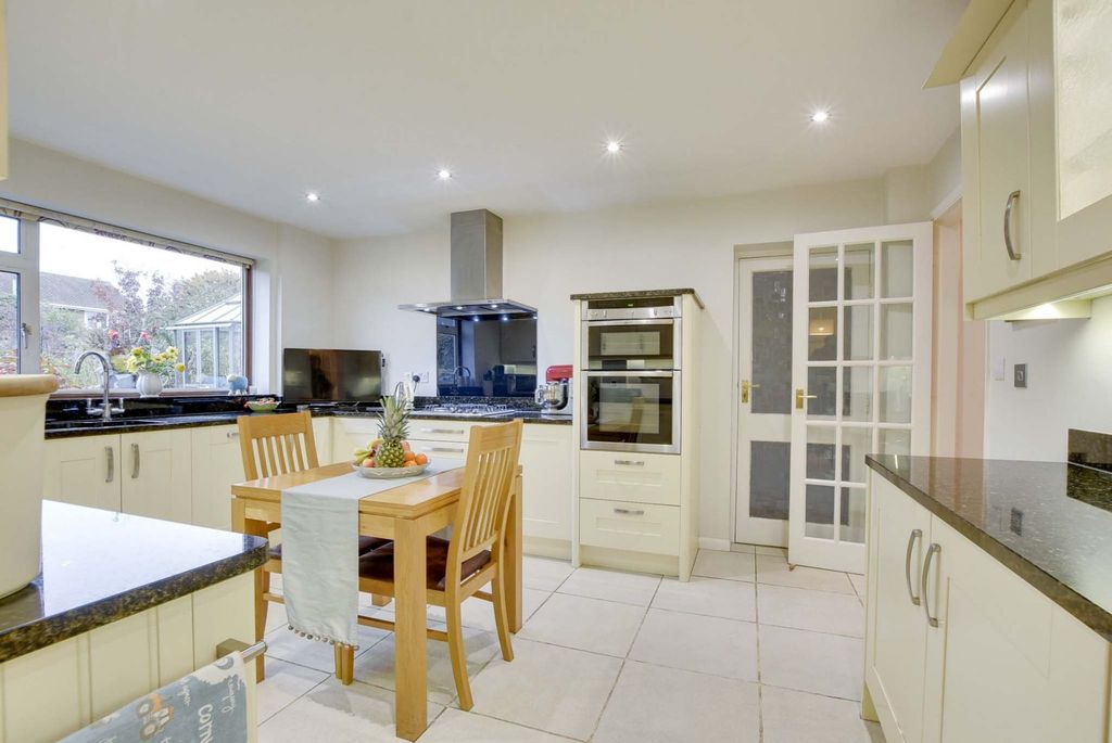 Property photo 3 of 20