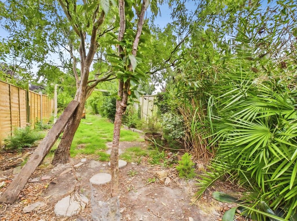 Property photo 2 of 12 Spacious Garden