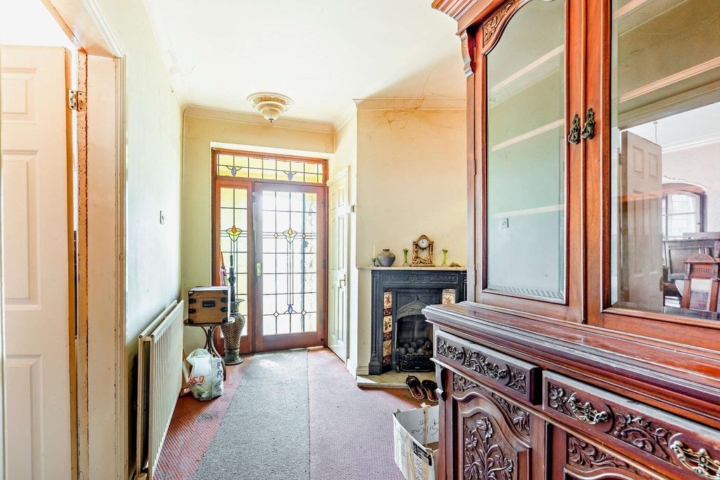 Property photo 2 of 29