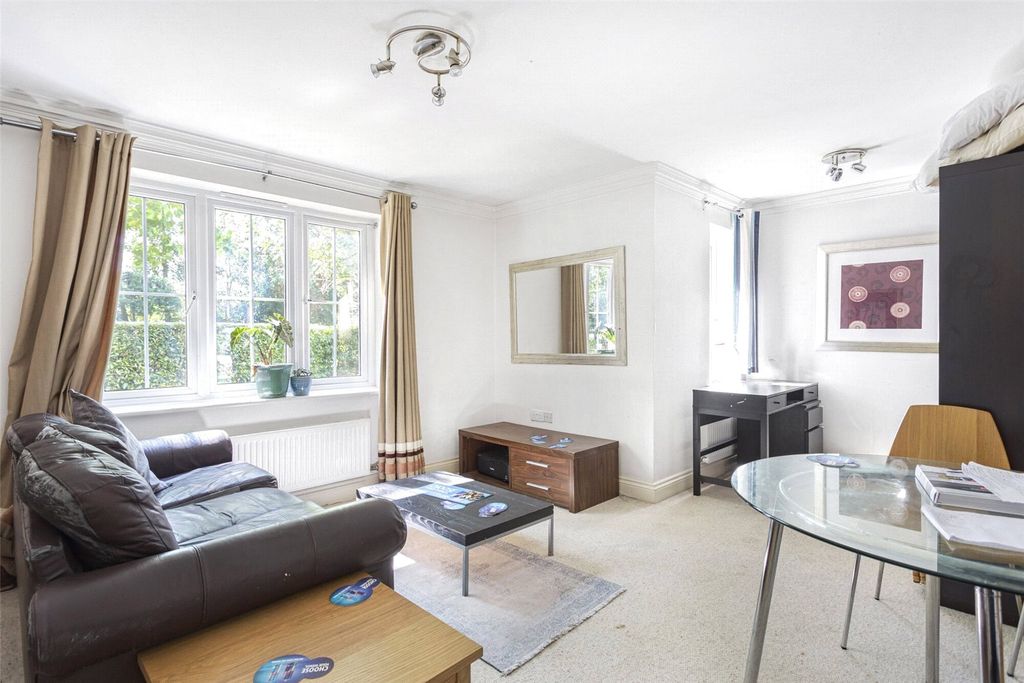 Property photo 2 of 11 Living Room