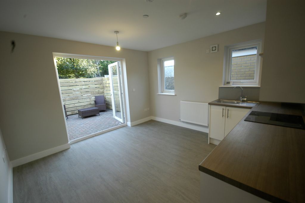 Property photo 1 of 9 Kitchen Lounge