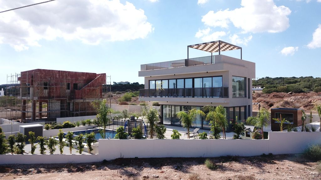 Property photo 3 of 13