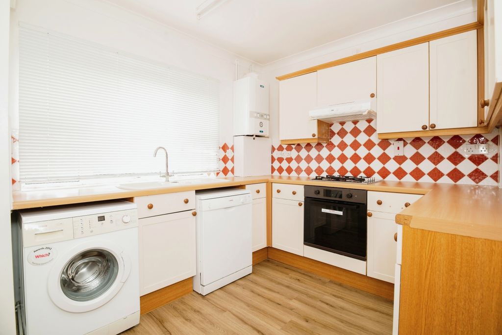 Property photo 3 of 9 3