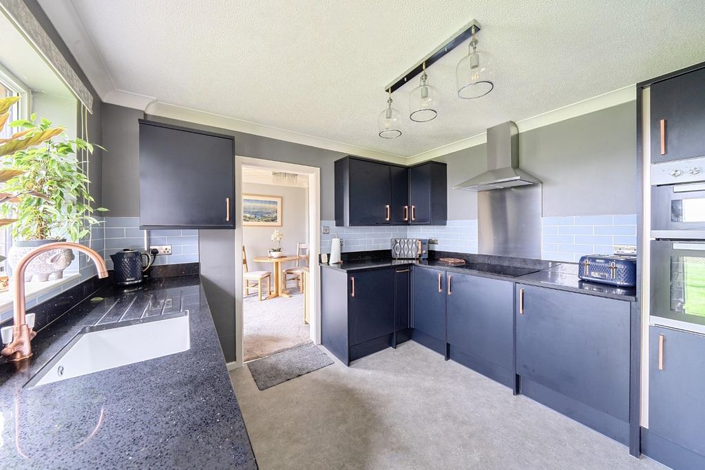 Property photo 3 of 18 1401070-9-696F9199B9Dce.Jpg