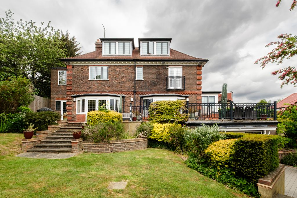 Property photo 1 of 50