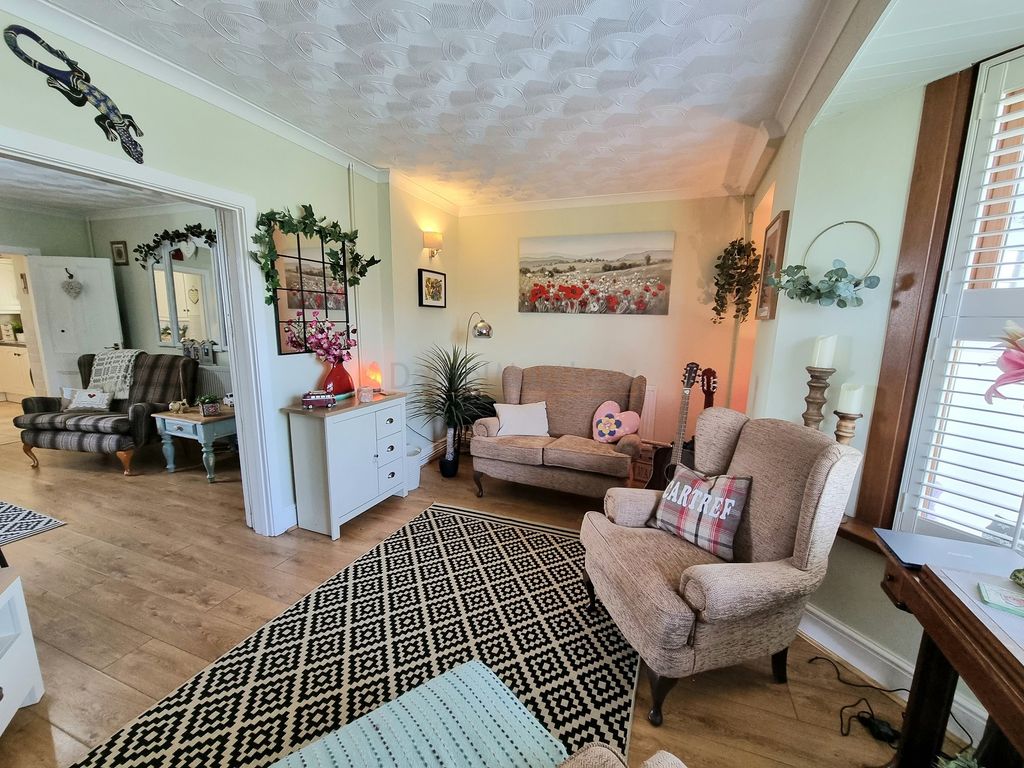 Property photo 3 of 31 Sitting Room