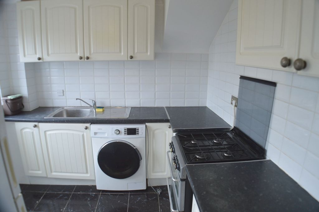 Property photo 3 of 9 Kitchen